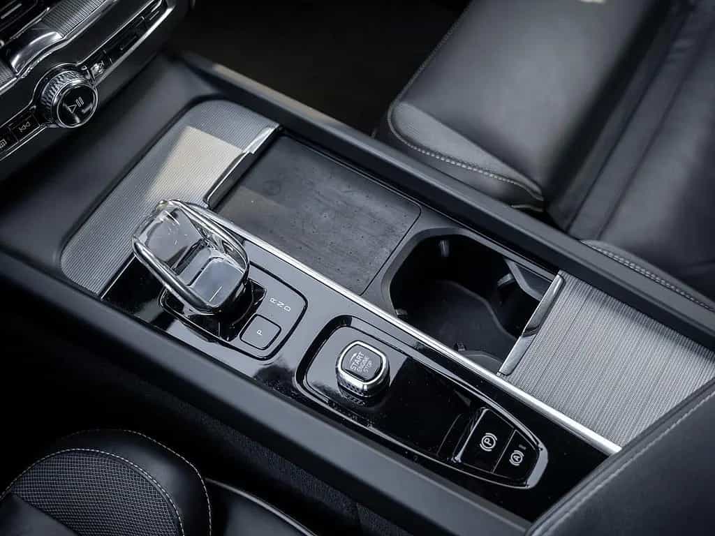 Volvo XC60 B4 Plus Dark 10/2022-photo-17
