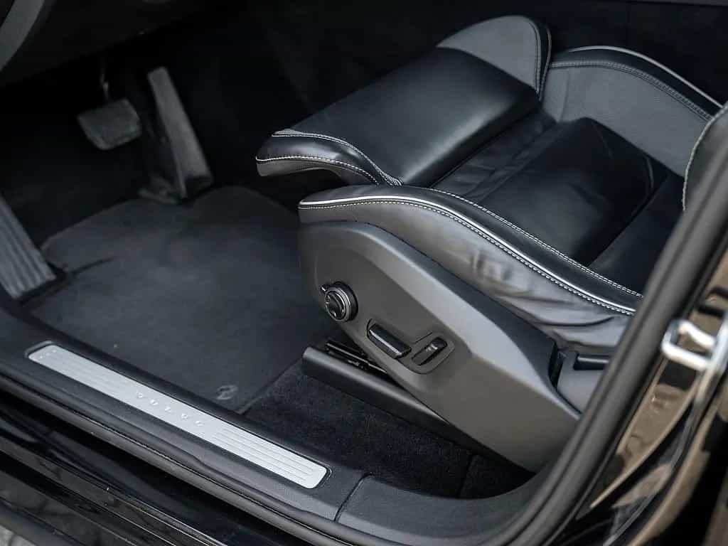 Volvo XC60 B4 Plus Dark 10/2022-photo-22
