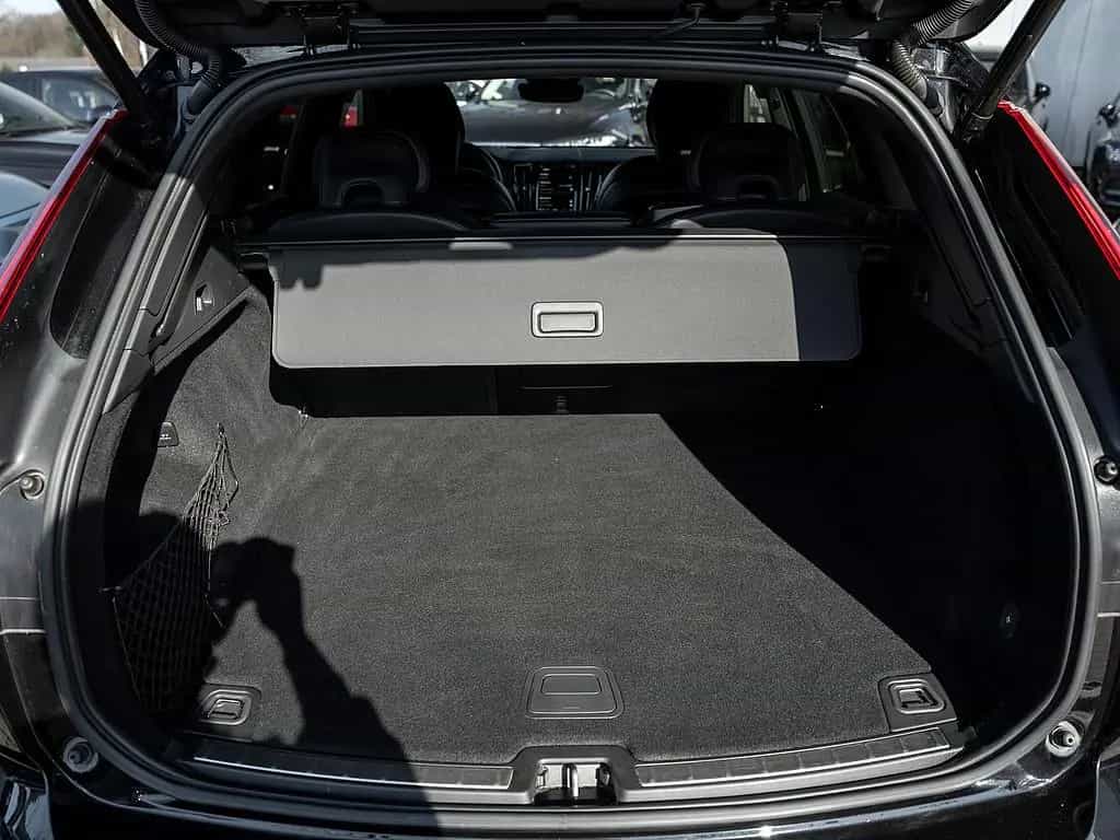 Volvo XC60 B4 Plus Dark 10/2022-photo-23