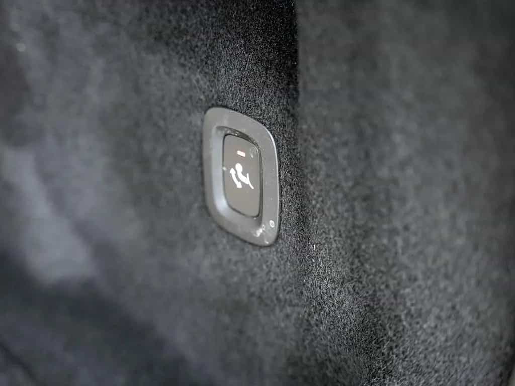 Volvo XC60 B4 Plus Dark 10/2022-photo-24