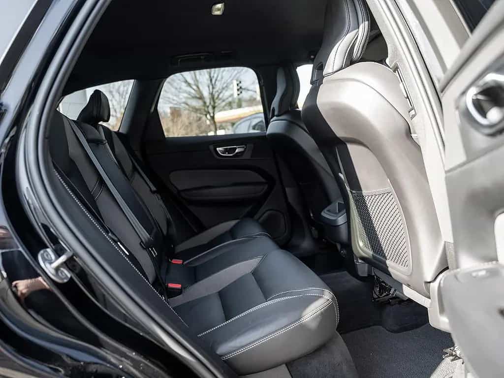 Volvo XC60 B4 Plus Dark 10/2022-photo-3