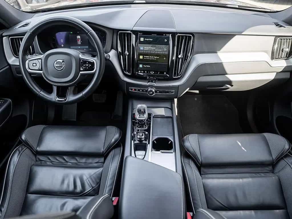 Volvo XC60 B4 Plus Dark 10/2022-photo-5