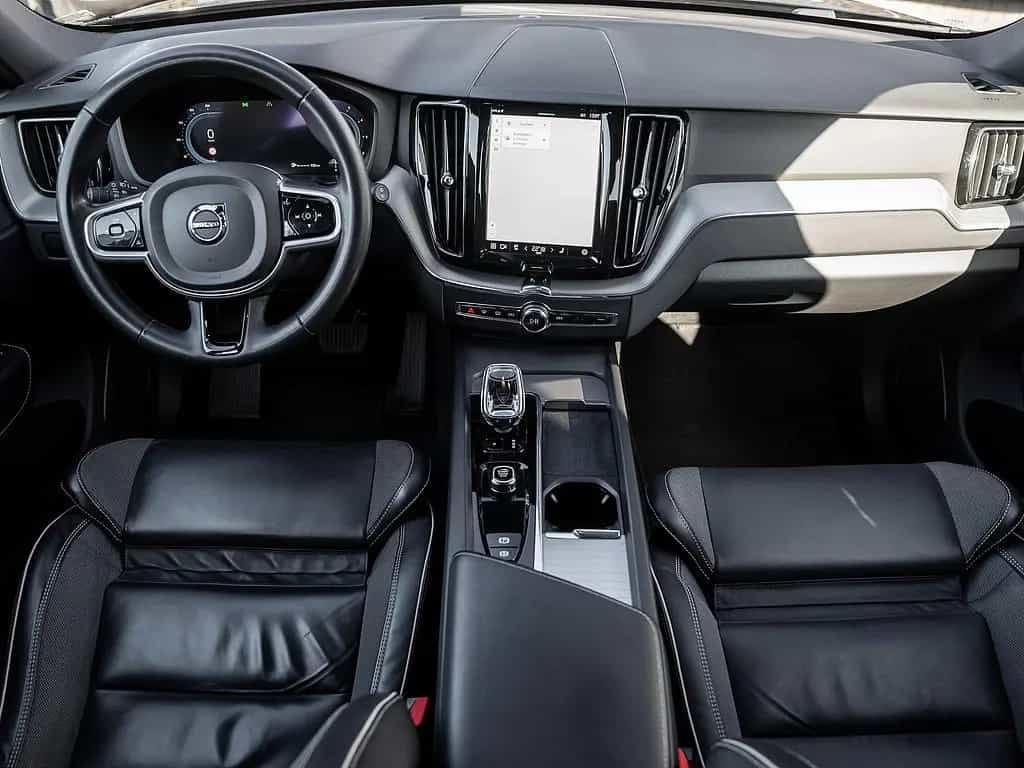Volvo XC60 B4 Plus Dark 10/2022-photo-9