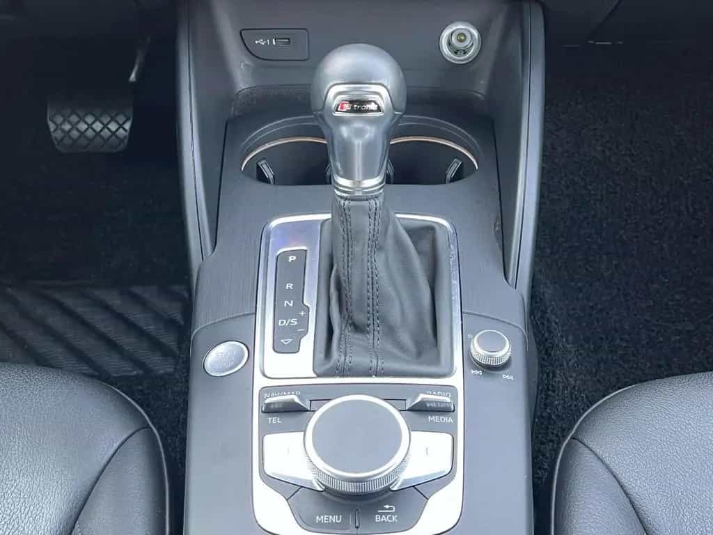 Audi A3 2.0 TFSI Lim S tronic PANO*LEDER*AL Design 08/2018-photo-16