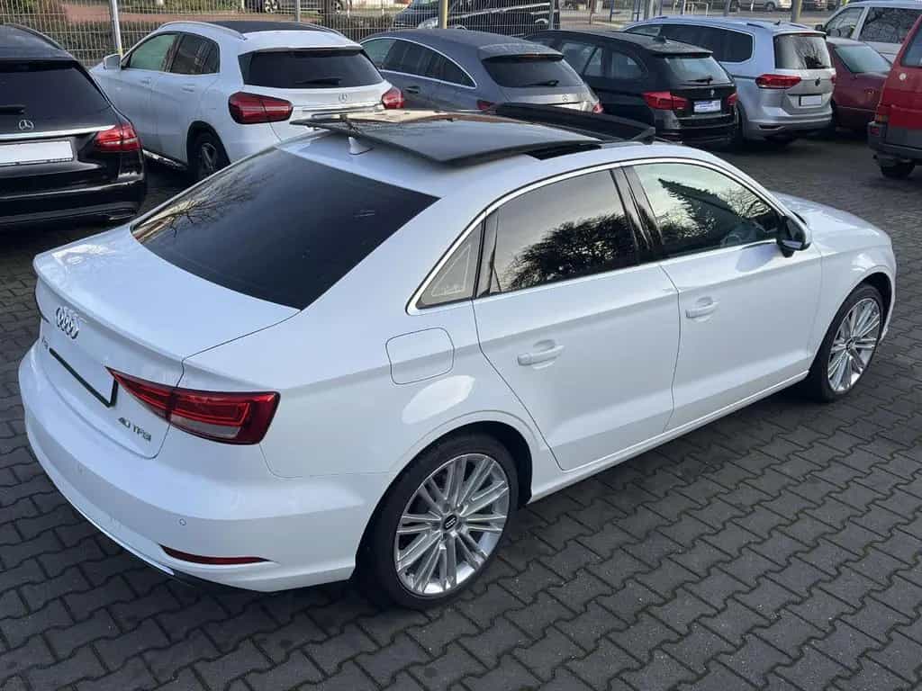 Audi A3 2.0 TFSI Lim S tronic PANO*LEDER*AL Design 08/2018-photo-3