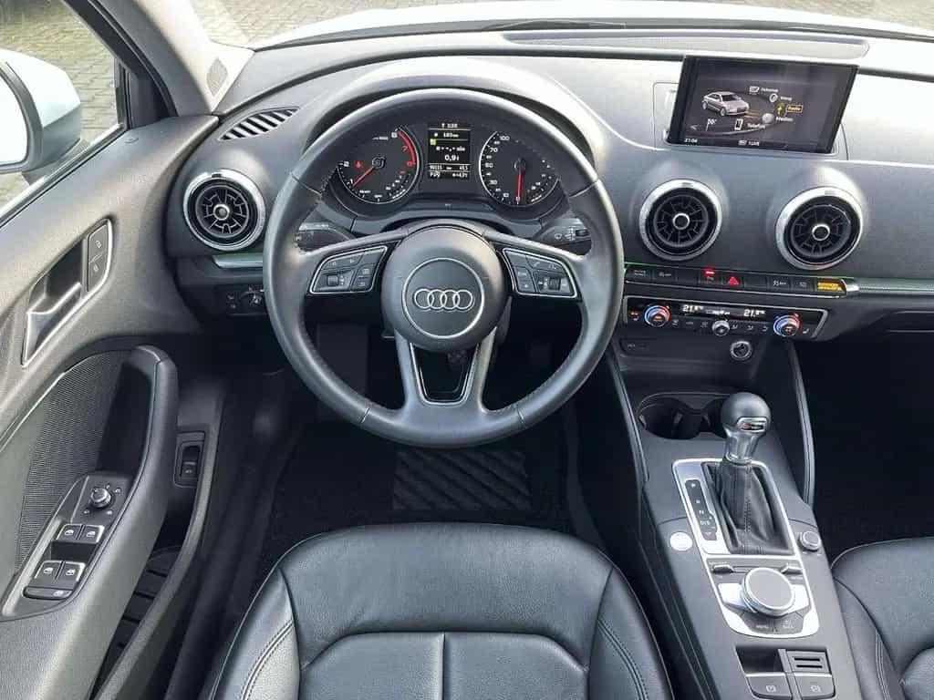 Audi A3 2.0 TFSI Lim S tronic PANO*LEDER*AL Design 08/2018-photo-6