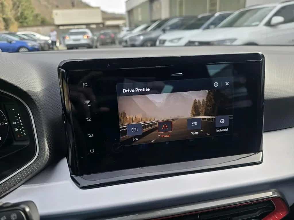Seat Arona FR*KLIMAA.*KAMERA*LED*CARPLAY-NAVI* 03/2025-photo-4