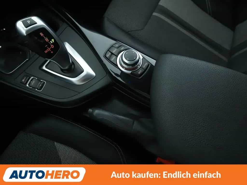 BMW 118 i Urban Line Aut. *NAVI*TEMPO*PDC*SHZ* 09/2015-photo-23