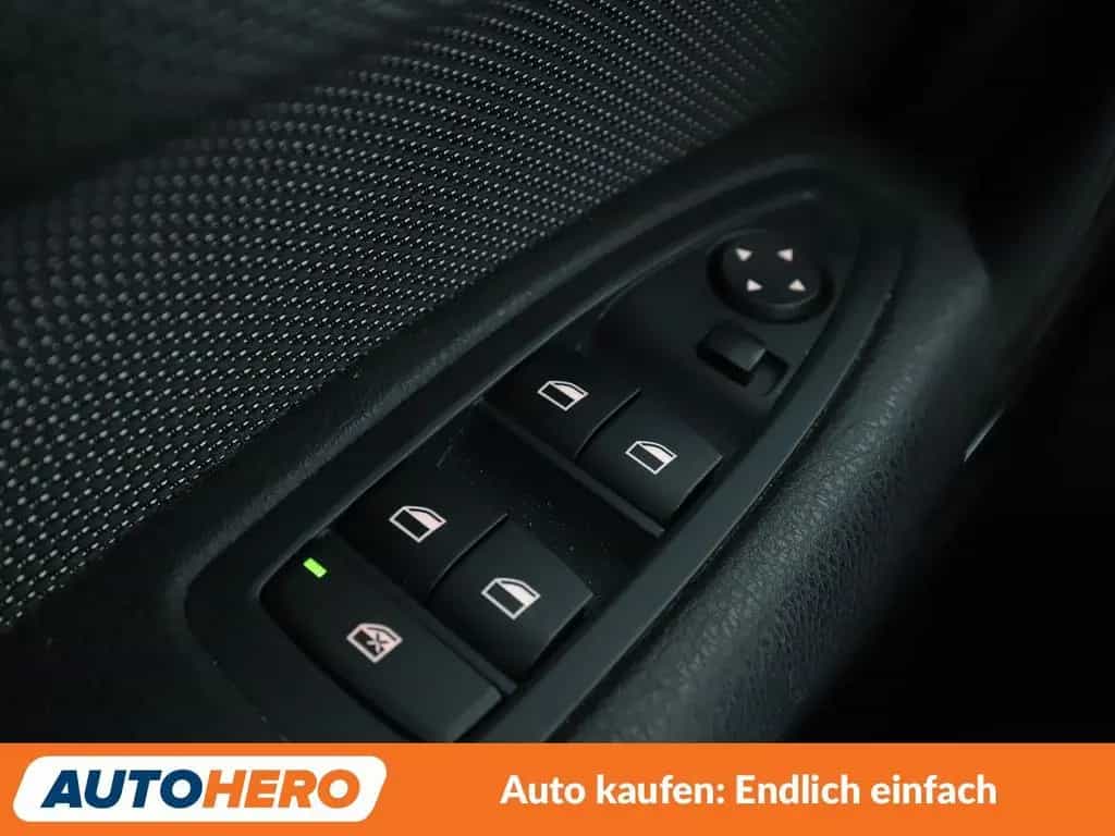 BMW 118 i Urban Line Aut. *NAVI*TEMPO*PDC*SHZ* 09/2015-photo-24