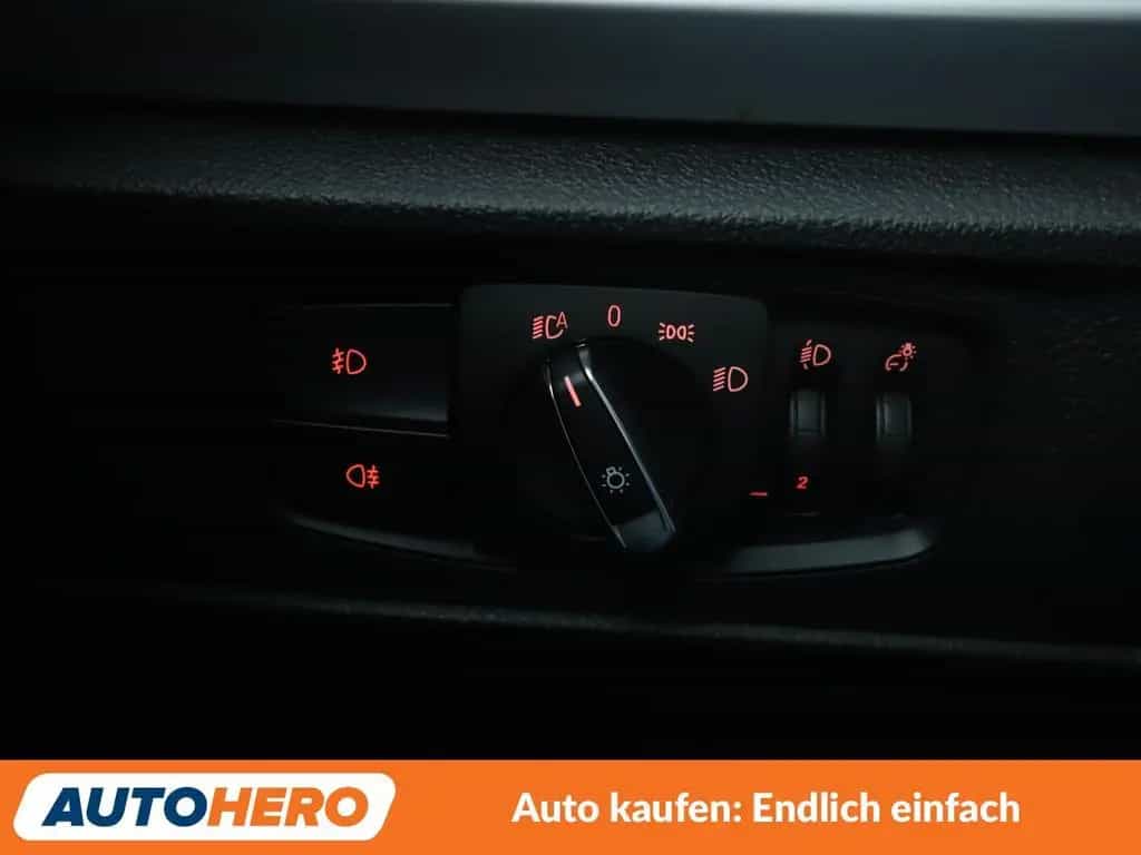 BMW 118 i Urban Line Aut. *NAVI*TEMPO*PDC*SHZ* 09/2015-photo-25