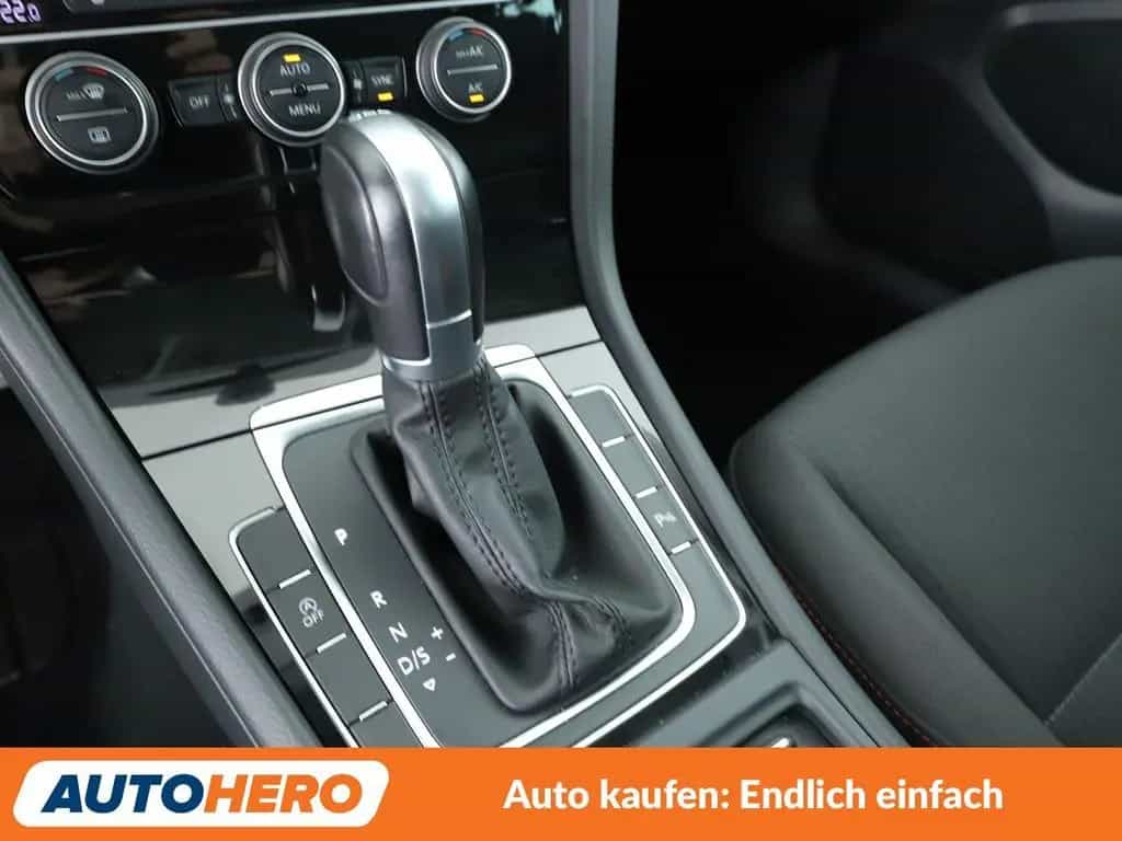 Volkswagen Golf VII 1.0 TSI Sound Aut.*NAVI*LED*ACC*PDC*SHZ 11/2017-photo-22