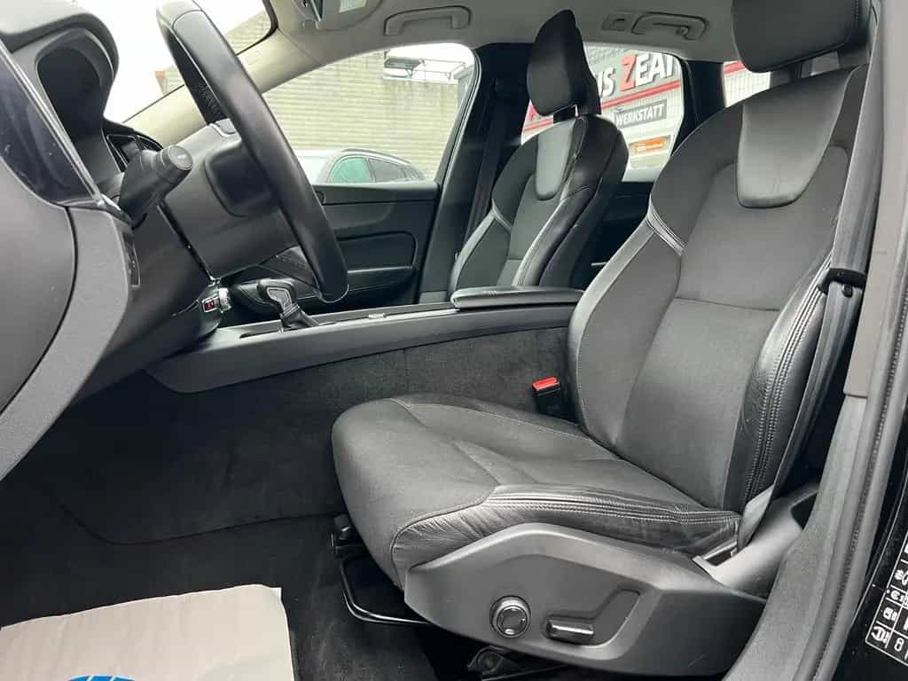 Volvo XC60 XC 60 XC60 Momentum AWD 10/2017-photo-12