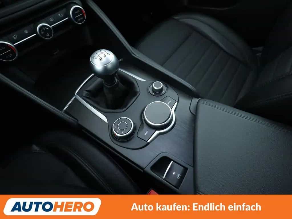 Alfa Romeo Giulia 2.2 JTDM Super *NAVI*PDC*TEMPO*ALU*KLIMA* 06/2017-photo-24