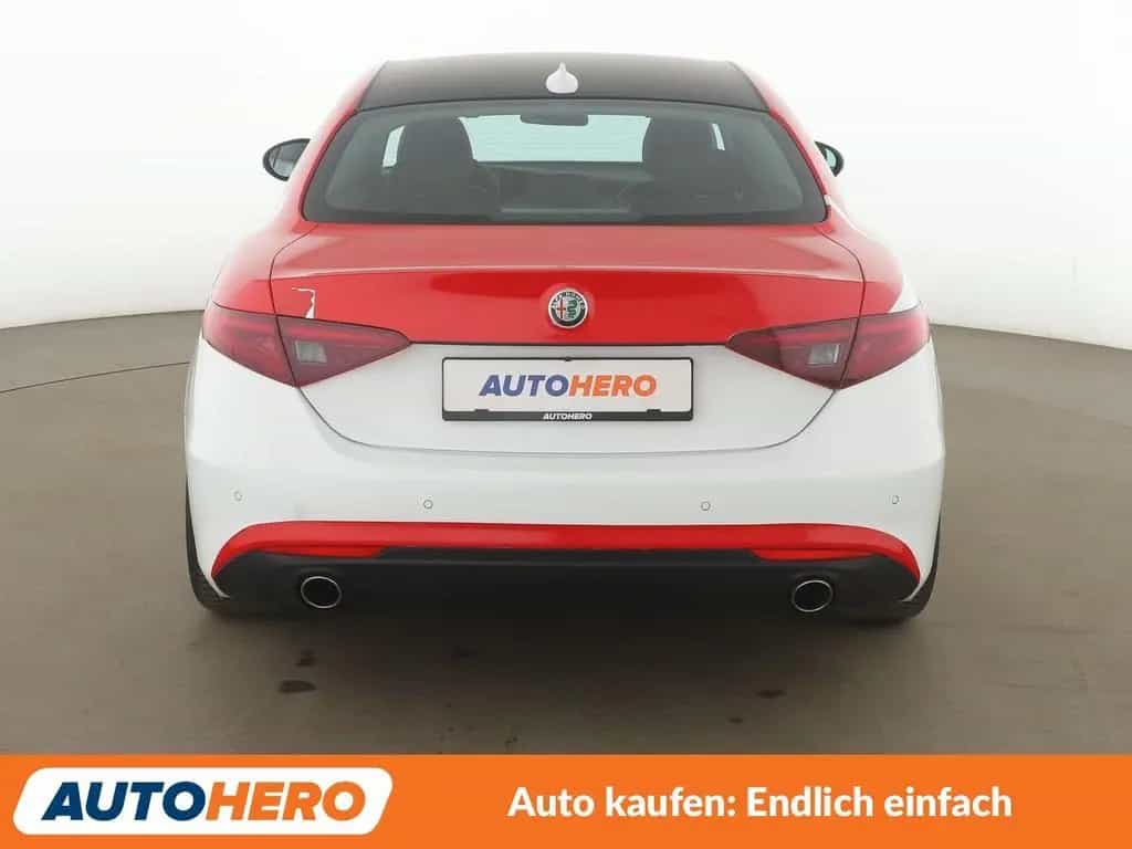 Alfa Romeo Giulia 2.2 JTDM Super *NAVI*PDC*TEMPO*ALU*KLIMA* 06/2017-photo-4
