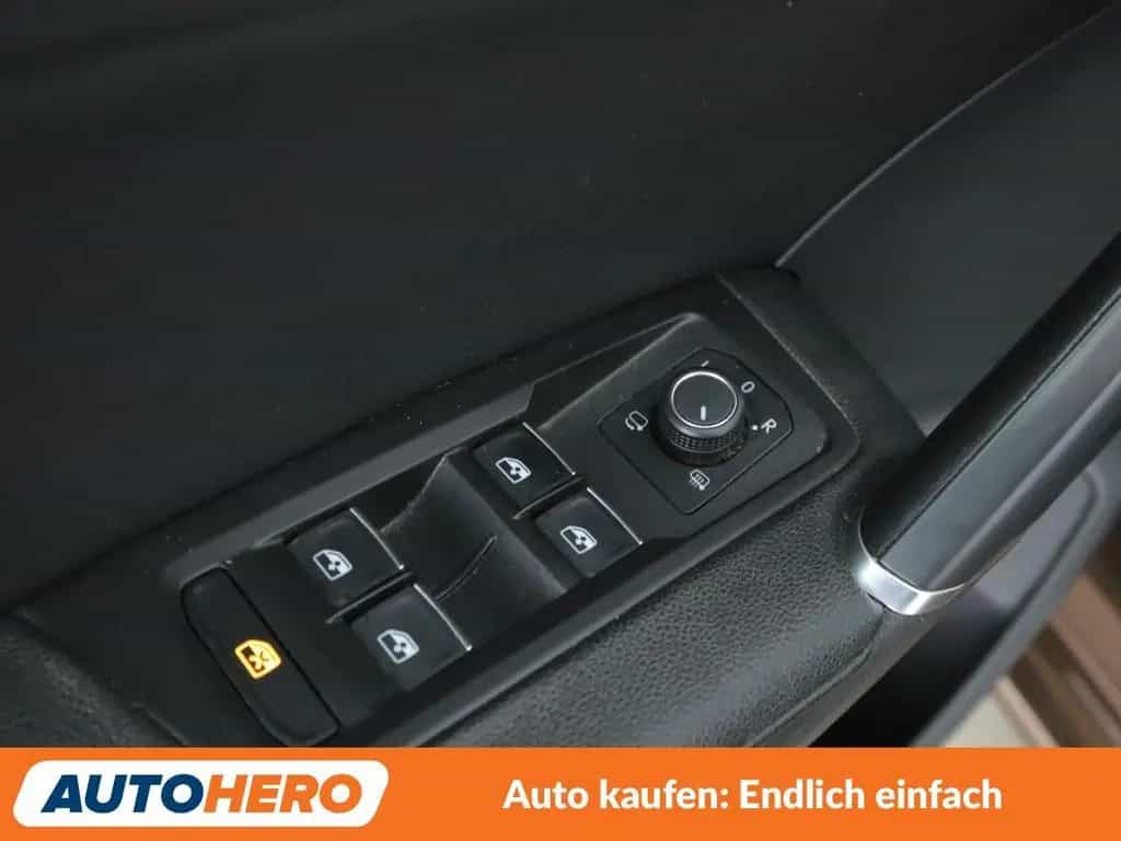 Volkswagen Touran 1.8 TSI Highline BlueMotion Aut.*NAVI*LED 09/2017-photo-23