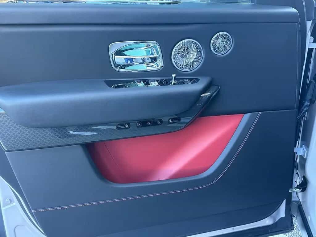 Rolls-Royce Cullinan Black Badge 12/2021-photo-15