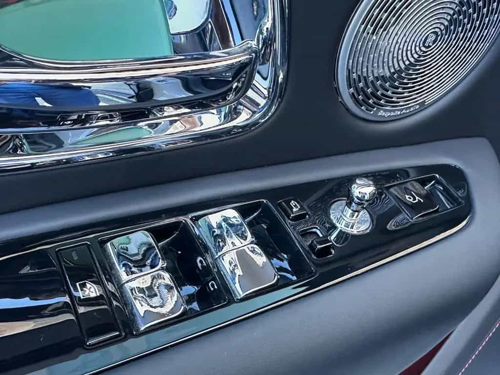 Rolls-Royce Cullinan Black Badge 12/2021-photo-17