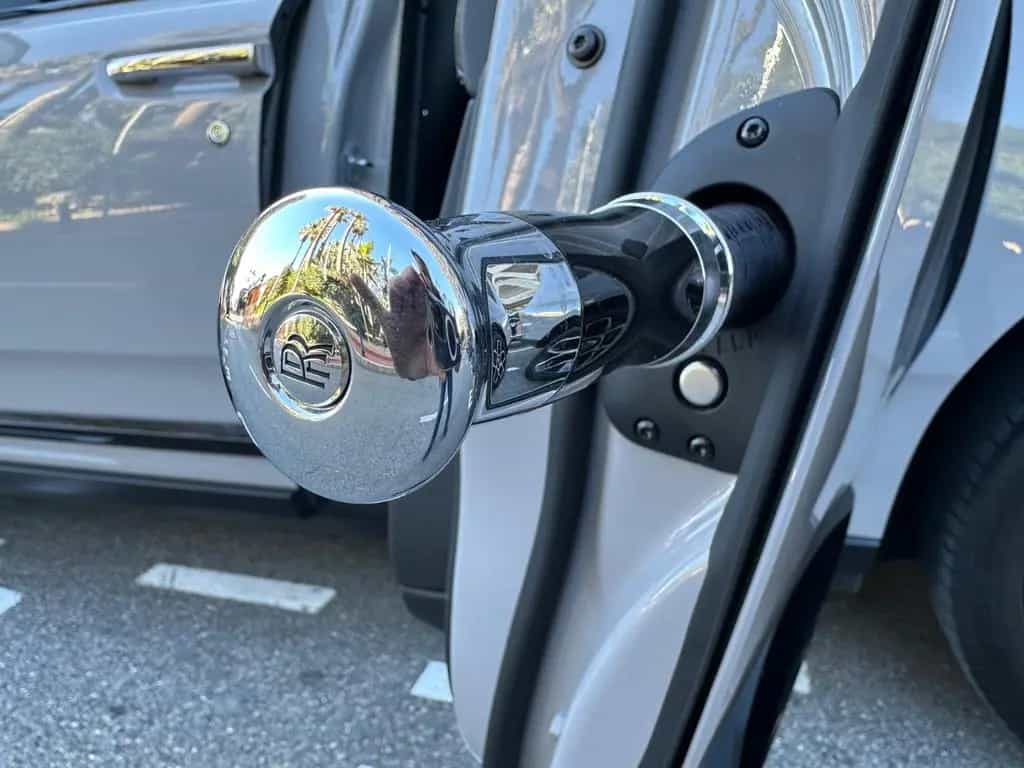Rolls-Royce Cullinan Black Badge 12/2021-photo-21