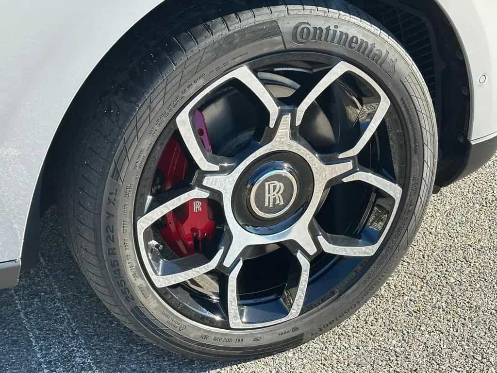 Rolls-Royce Cullinan Black Badge 12/2021-photo-9