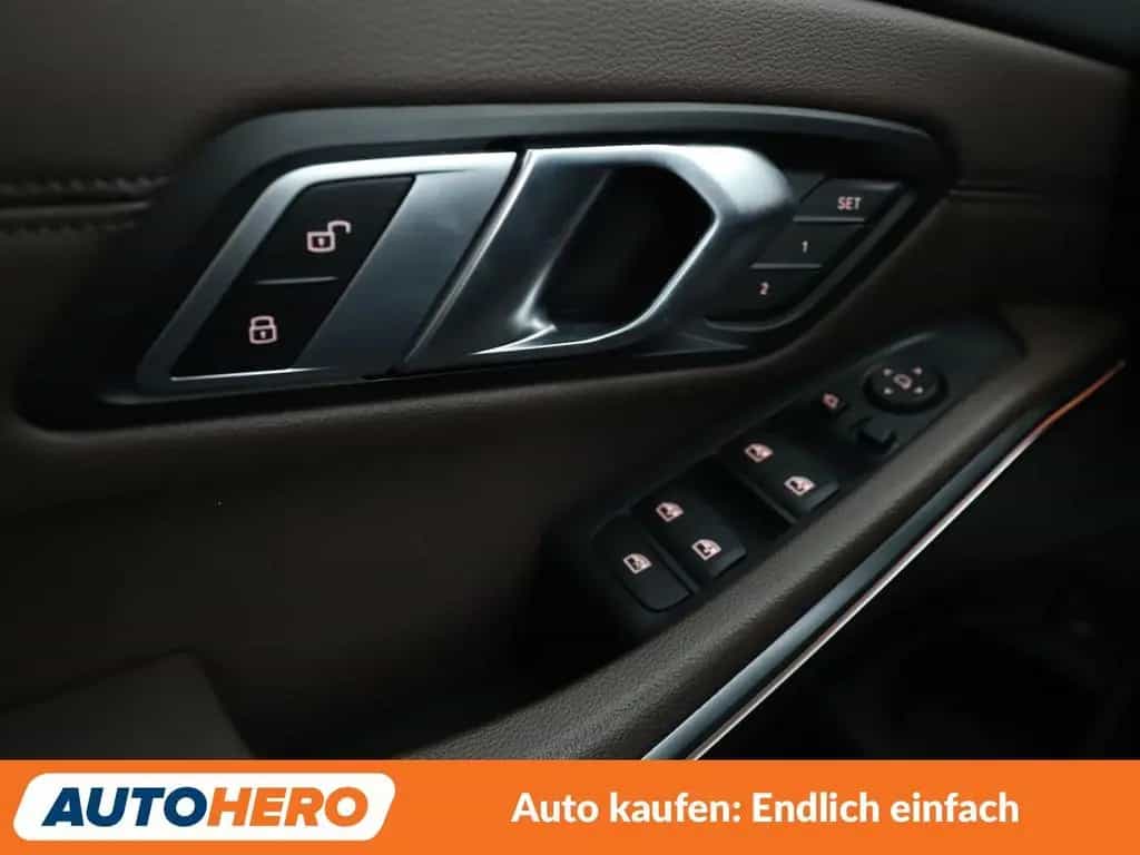 BMW 3 Series 330i xDrive M Sport Aut.*NAVI*360CAM*ACC*SHZ*ALU 06/2020-photo-25