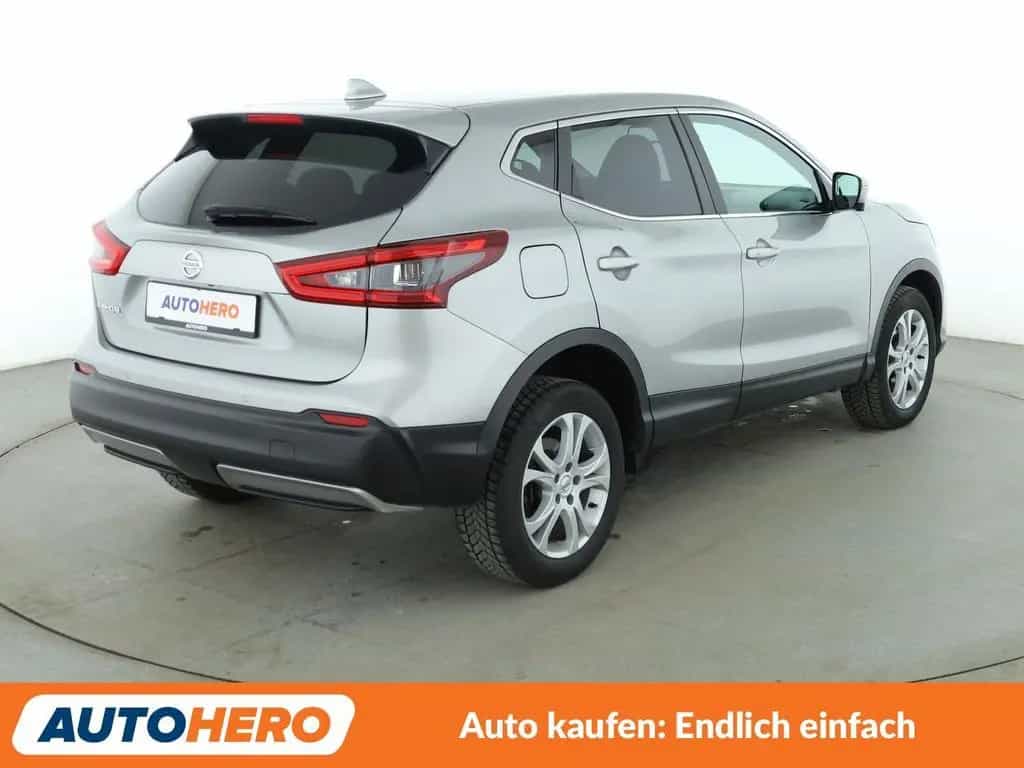 Nissan Qashqai 1.3 DIG-T N-Connecta Aut*NAVI*TEMPO*CAM* 02/2020-photo-5