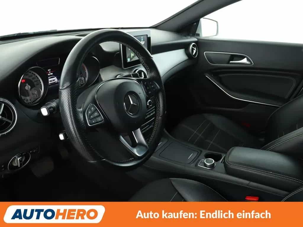 Mercedes-Benz CLA-Class 180 Urban Aut.*NAVI*PDC*TEMPO* 01/2016-photo-10