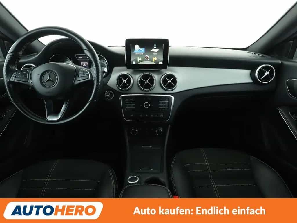 Mercedes-Benz CLA-Class 180 Urban Aut.*NAVI*PDC*TEMPO* 01/2016-photo-11