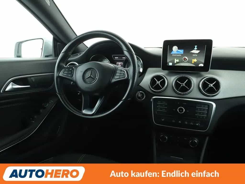 Mercedes-Benz CLA-Class 180 Urban Aut.*NAVI*PDC*TEMPO* 01/2016-photo-12