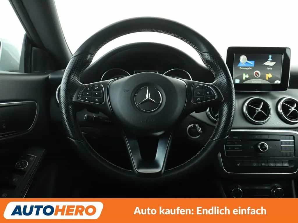 Mercedes-Benz CLA-Class 180 Urban Aut.*NAVI*PDC*TEMPO* 01/2016-photo-18