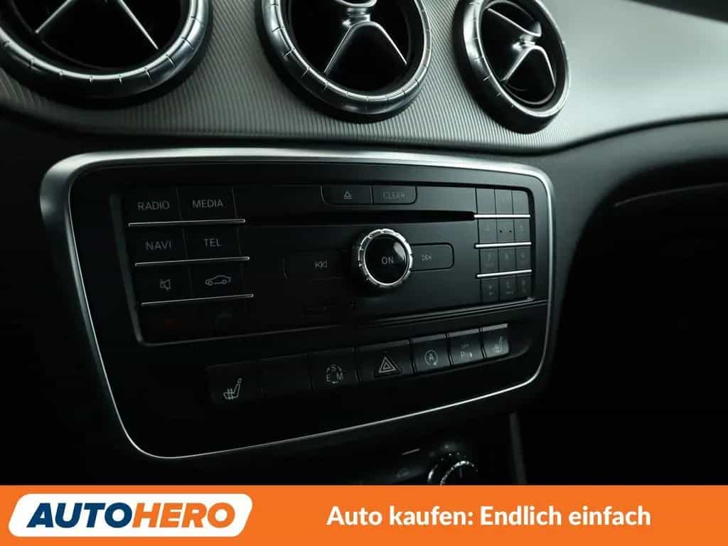 Mercedes-Benz CLA-Class 180 Urban Aut.*NAVI*PDC*TEMPO* 01/2016-photo-22