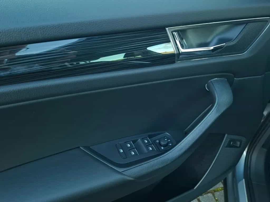 Skoda Kodiaq Style 2.0 TDI DSG 4x4 **AHK**Pano**Navi** 01/2018-photo-9