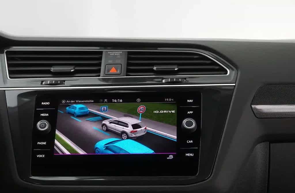Volkswagen Tiguan Urban Sport Panorama/Matrix 10/2022-photo-24