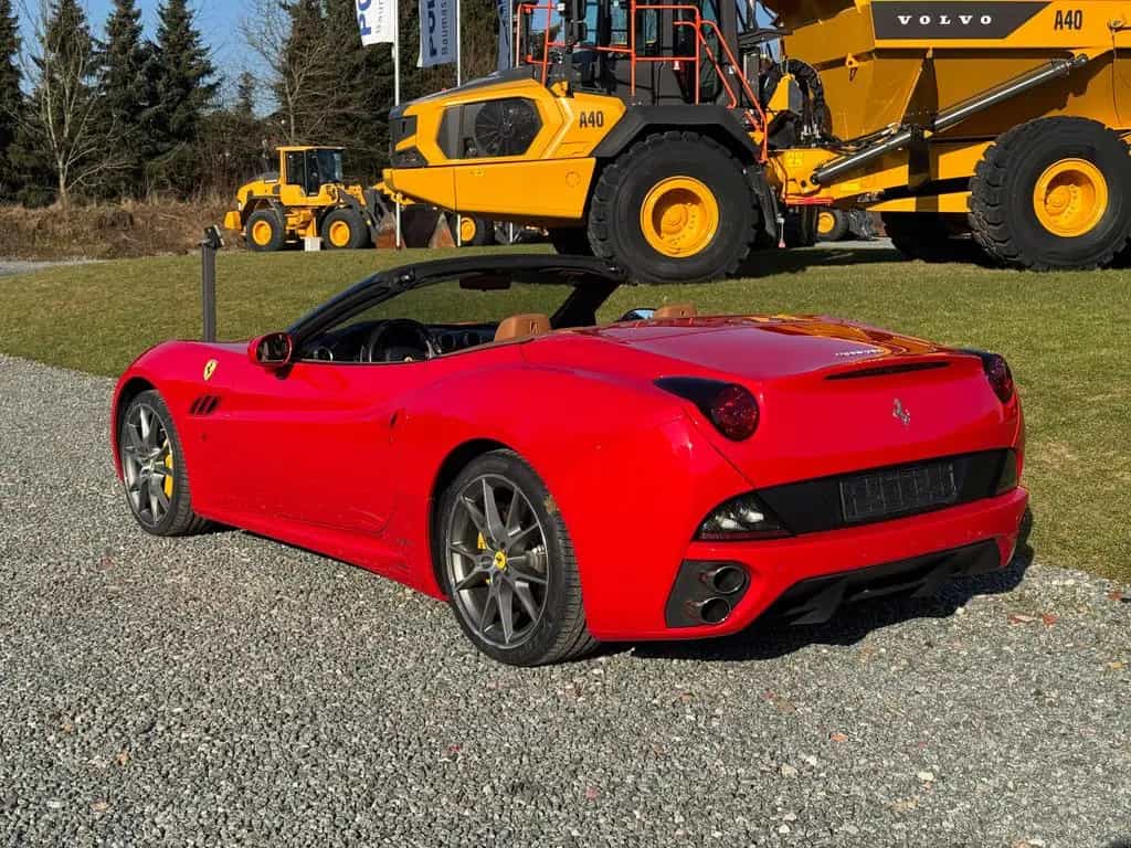 Ferrari California 4.3 V8 / Carbon / Rosso Corsa / 2+2 07/2011-photo-15