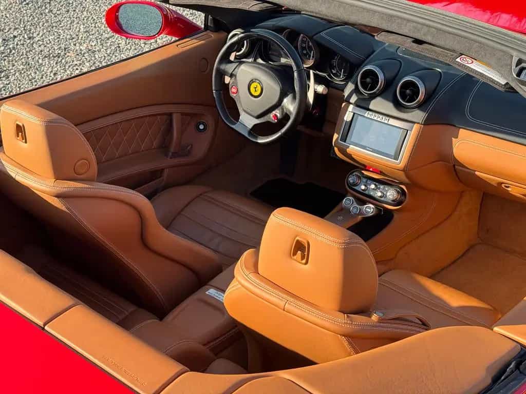 Ferrari California 4.3 V8 / Carbon / Rosso Corsa / 2+2 07/2011-photo-16
