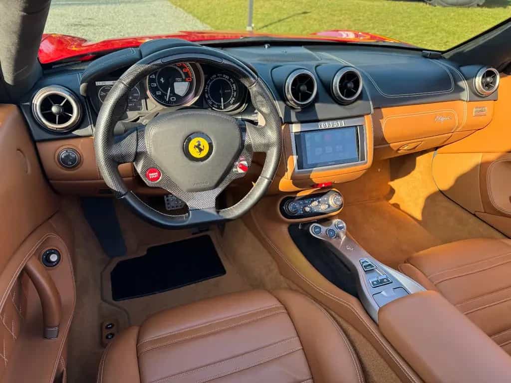 Ferrari California 4.3 V8 / Carbon / Rosso Corsa / 2+2 07/2011-photo-19