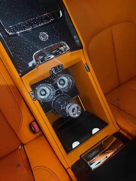 Rolls-Royce Cullinan / BALCK BADGE/FACELIFT/MY26/MANDARIN null-photo-13