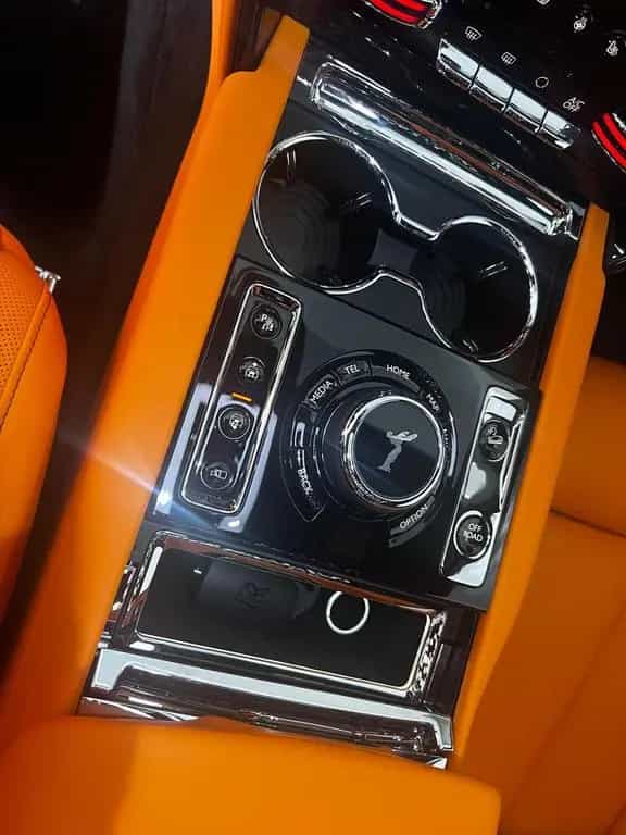 Rolls-Royce Cullinan / BALCK BADGE/FACELIFT/MY26/MANDARIN null-photo-16