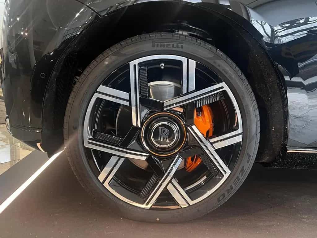Rolls-Royce Cullinan / BALCK BADGE/FACELIFT/MY26/MANDARIN null-photo-19