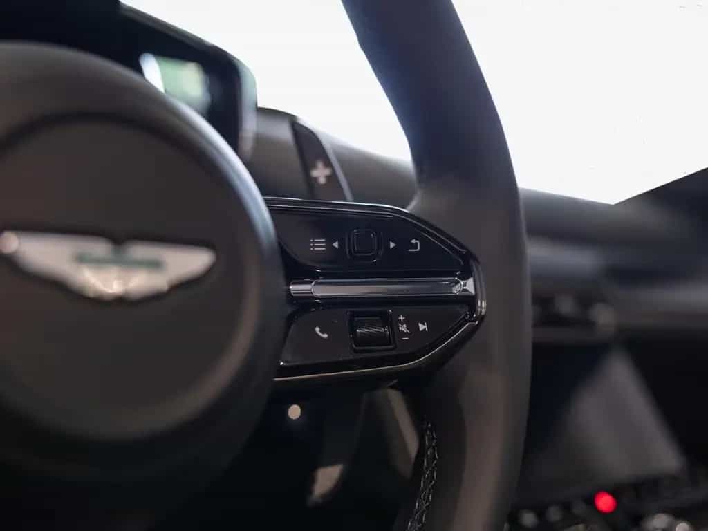Aston Martin V8 Vantage Roadster Aston Martin Hamburg 01/2026-photo-10