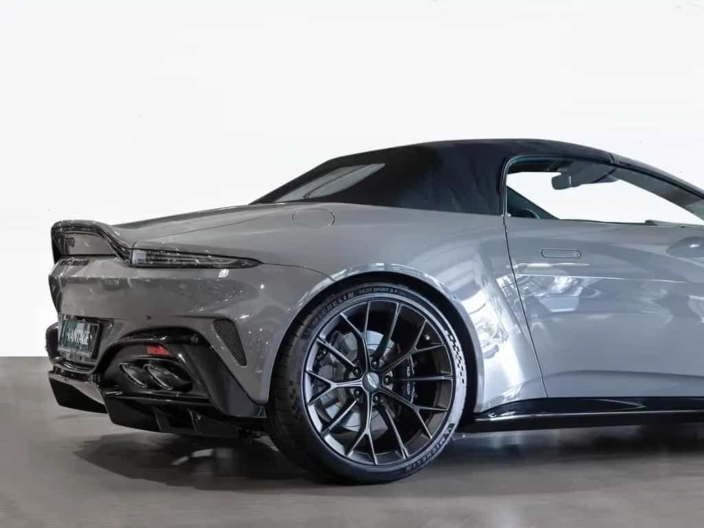 Aston Martin V8 Vantage Roadster Aston Martin Hamburg 01/2026-photo-17