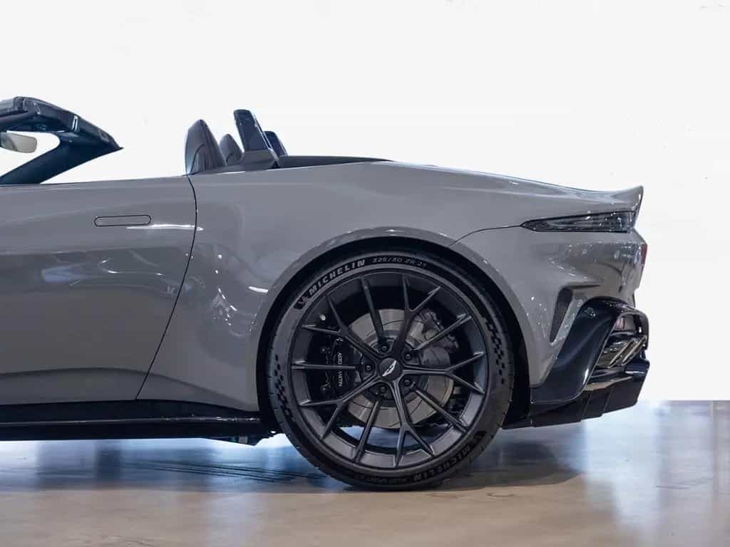 Aston Martin V8 Vantage Roadster Aston Martin Hamburg 01/2026-photo-22