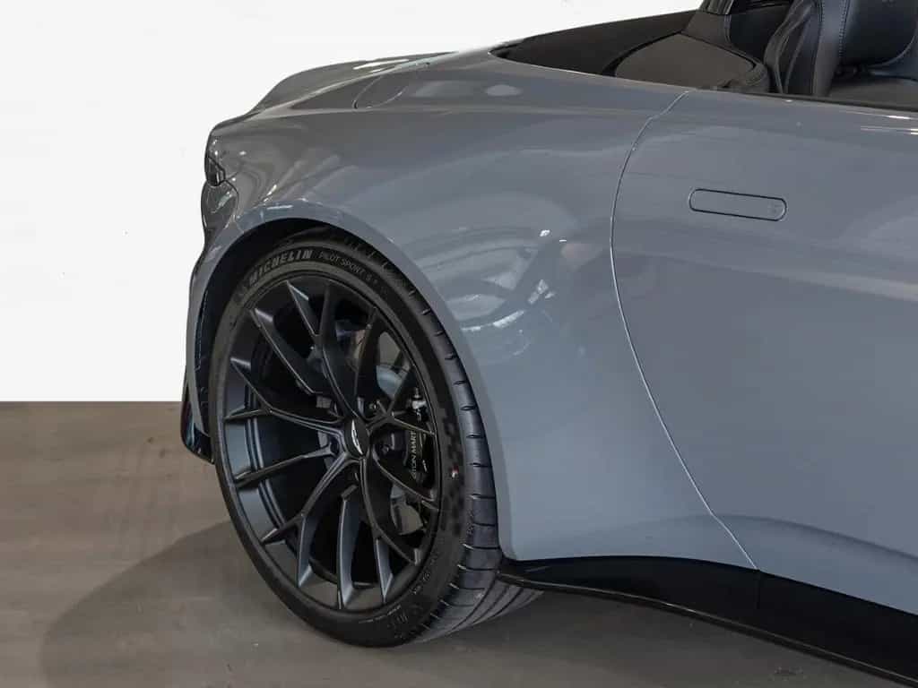 Aston Martin V8 Vantage Roadster Aston Martin Hamburg 01/2026-photo-24