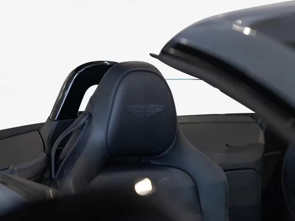 Aston Martin V8 Vantage Roadster Aston Martin Hamburg 01/2026-photo-4