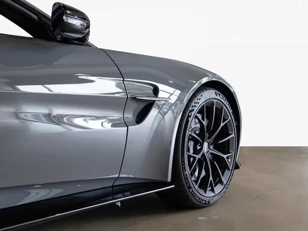 Aston Martin V8 Vantage Roadster Aston Martin Hamburg 01/2026-photo-8
