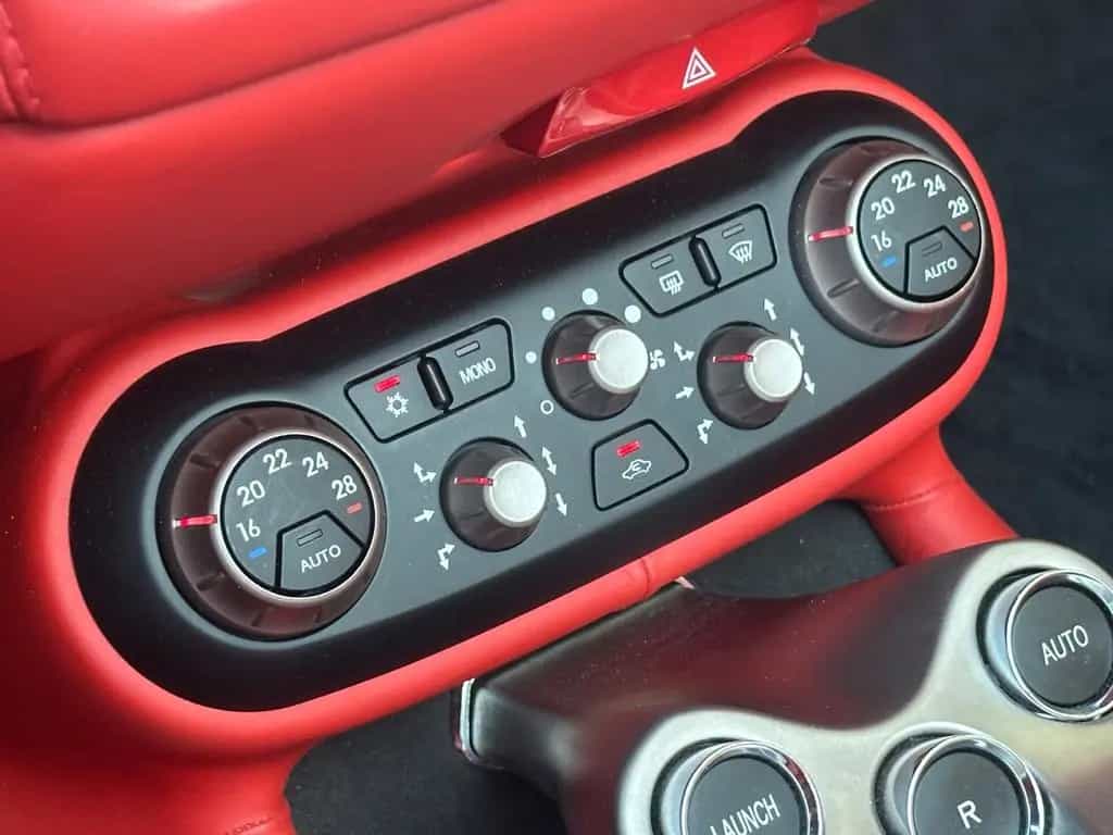 Ferrari California 4.3 V8 2-Sitzer 06/2010-photo-18