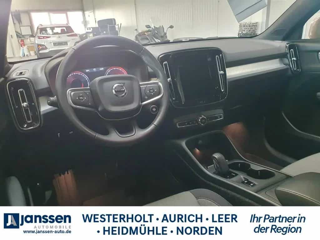 Volvo XC40 T3 Geartronic Momentum Pro 02/2021-photo-8