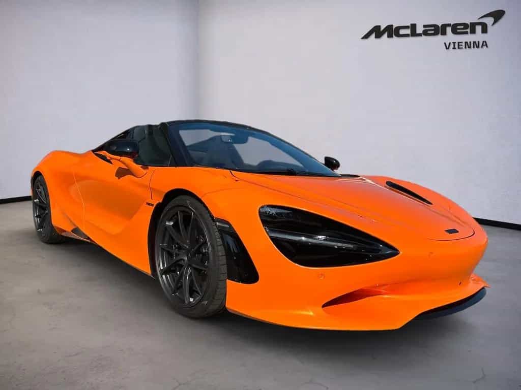 McLaren 750S Spider / Ventura Orange / B&W / 360° null-photo-1