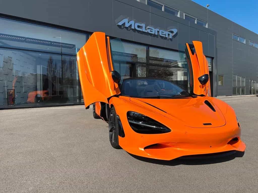 McLaren 750S Spider / Ventura Orange / B&W / 360° null-photo-3