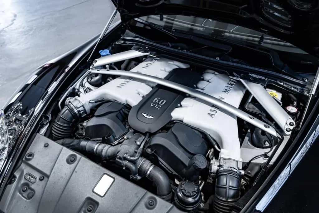 Aston Martin V12 Vantage S 03/2016-photo-24