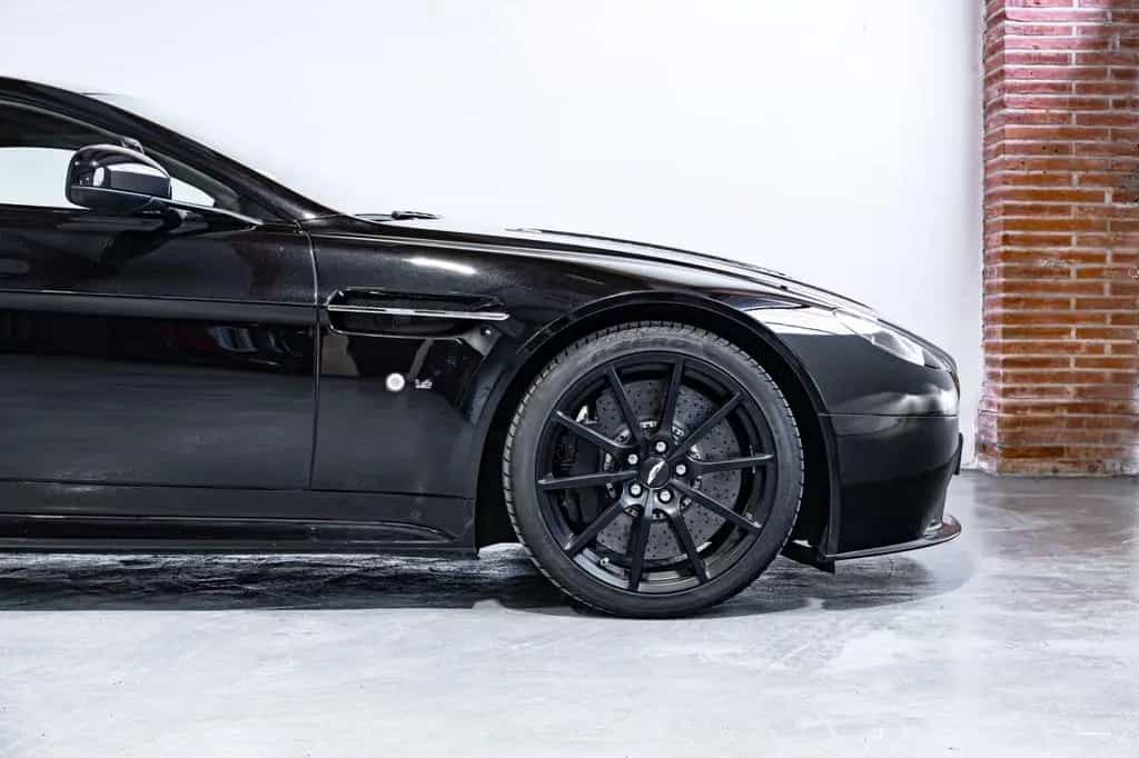 Aston Martin V12 Vantage S 03/2016-photo-7